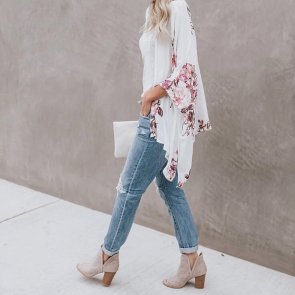 New! Open Floral Kimono - Picture 4 of 6